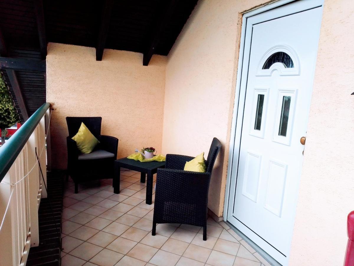 Haus Heidrun Apartamento Dolgesheim Exterior foto